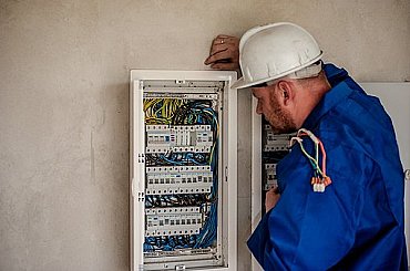 Načasujeme provoz pračky a bojleru, vy ušetříte. Koalice láká na Nulový tarif