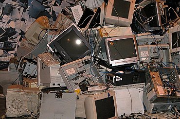 Poslední várka povodňového elektroodpadu zamířila z Velké Kraše k ekologickému zpracování