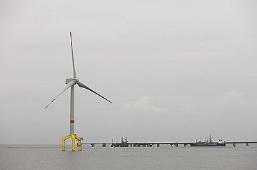 Trump větrníky nesnáší a firmy ho poslouchají. RWE přesouvá miliardy jinam