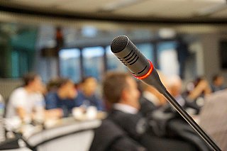 Energetici a ECB vyzvali európske štáty, aby urýchlili transformáciu energetiky